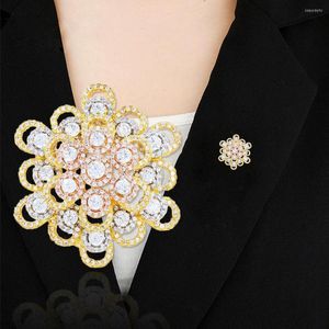 Brosches Siscathy Noble Elegant African Aristocratic Flower Lapel Pins Zircon Badges Luxury Women's Brosch Party Dress Clothes Corsage