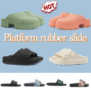 Lyxsandaler män kvinnor Plattform Gummi rutschkanor Tofflor herr Perforerad logotyp Slip-on Präglad Slipper Mules damskor Platt Sommar Slide Outdoor Beach Sandal