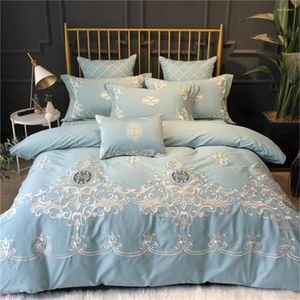 Bedding Sets 4pcs White Luxo Europeu Royal Gold Bordado de cetim Cetin Algodão Conjunto de algodão com tampa de linho de cama de linho equipado com folha de folha