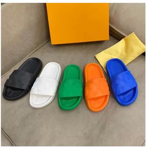 Gummi-Slipper, Sommer-Strand-Schuhe, neuer Stil, Designer-Sandalen, geprägte Hausschuhe, Paare, modisch, bequem, flacher Boden, weiche Freizeit-Badezimmer-Flip-Flops