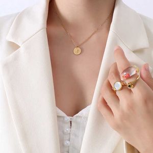 Pendant Necklaces 2022 Fashion Round Queen Elizabeth Pendant Necklace Women French Design Titanium Steel Gold Color Choker Collar Jewelry Collier L2404 L2404