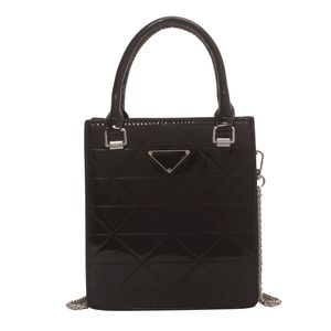 Brand Pu Leather Day Pacote Cadeia Bola feminina Bolsa quadrada pequena bolsa de ombro Moda Moda Cross-Corpo Versátil Mini Triângulo Espelho de Terror Saco de couro