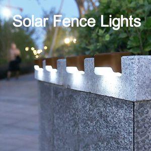 Solar Garden Lights Outdoor Waterproof LED Fence Lamp Garden Pathway Pool Patio Stapp Steg med 2 belysningslägen Varma vita/färgförändringar Oemled