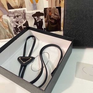 Neckband designer med box mens kvinnor mode läder slips båge för män damer mönster bokstäver bär päls fast färg kzx6