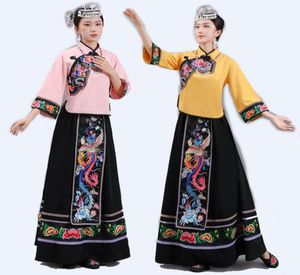 Mujeres Miao Elegante escenario Desgaste bordado ropa hmong estilo étnico folk dance interpretación de baile festival Festival Party Fanc2533390