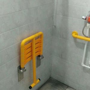 Set di accessori da bagno Sgabello pieghevole antiscivolo Casa di cura Toilette Bagno Vecchia sedia per disabili