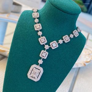 Łańcuchy Bridal Crystal Square naśladowane diamentowe naszyjniki dwuczęściowe Zestaw Wykwintne wysokiej klasy węzeł suknia ślubna Naszyjka