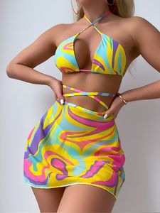 Roupa de banho feminina estampada cruz com cadarço malha pendurada no pescoço saia de gaze biquíni praia conjunto de três peças para mulheres