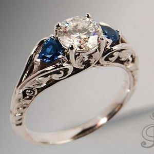 Moda vintage Sapphire Pierścień Znakomite rzeźby zabytkowe pierścionek zaręczynowy dla kobiet z okazji rocznicowej biżuterii