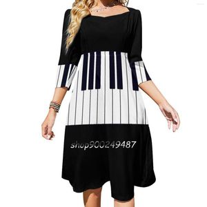 Casual Dresses Piano Keys fyrkantig halsklänning plus storlek elegant kvinnor midja tätt svart vit och pianistmusik