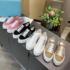 Sapatos de desenhista Viagem Flat Trainers Mulheres Lace-up Esportes Casuais Brilhante Laca Couro Sneaker Branco Grosso Sapato Plataforma Senhora Sapatilhas Tamanho 35-40-41 Com Caixa