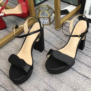 Kadın moda deri dekorasyon için platform topuk sandaletleri serin ayakkabılar tasarımcısı 8.5cm 10.5cm yüksekliğinde 35-42 bayanlar Roma Sandal Kutu No261