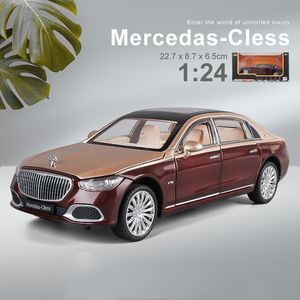 Diecast Modelo 1 24 Simulação Mercedes-Benz Maybach S680 Modelo de carros de sedan Ornamentos de som e luz Pull Back Loy Toy Car Coleção de meninos do menino 230308