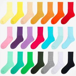 2023 Mężczyzn Skarpetki Sportowe Projektantka mody Long Socks With Letters Four Sezon Wysokiej jakości pończochy unisex pończochy Casual Sock Colours M1