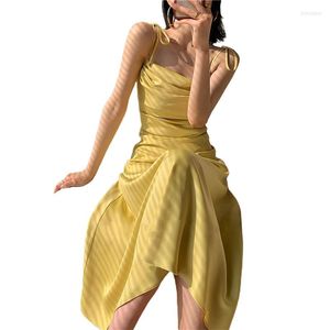 Sukienki swobodne Xingqing Kobiety Solidny kolor łodzi szyi wiązanie paska spaghetti sukienka Summer Slex Smukła długa a-line maxi