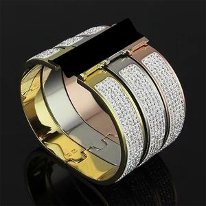 2023 New Crystal Cuff Classic Mud Drill Designer Fashion Couple Bracelet for Women Rose Gold Bracelet Charm Jewelry Gift