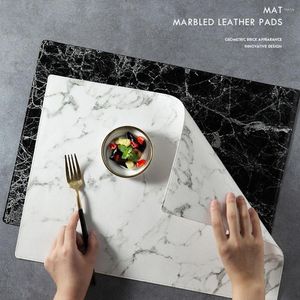 Bordmattor Luxury Pu Leather Placemat Svart Vit marmormönster Mat Värmeisolering Vattentäta Placemats Bowl 45x32cm 1st