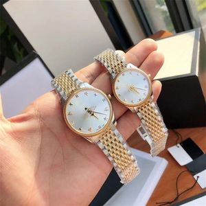 The quartz movement of couple watch adopts classic perceptual design line texture dial and ingeniously designed bee pattern secon274b