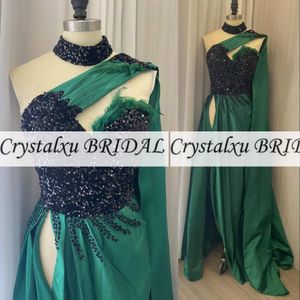 2023 Sexig mörkgröna balklänningar arabiska svart paljett spetsfjäderkristallpärlor mantel på kvällen formella festklänningar golvlängd sida delad cocktail klänning plus storlek