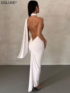 女性のためのカジュアルドレスホルターバックレスマキシ2023エレガントなマーメイドロングパーティーイブニングドレス包帯はボディコンホワイトを破る