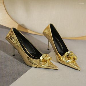 Vestido sapatos 2023 Mulheres de luxo de 8,5 cm de salto alto bom bombas scarpins designer de tacones brilhantes de festas de noiva de prata ouro casamento