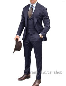 Abiti da uomo Ultimi disegni di mutande da cappotto Abito da uomo blu scuro Doppiopetto Slim Fit Skinny 3 pezzi Tuxedo Custom Stylish Terno Masculino