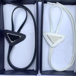 White bolo ties men luxury leather designer tie for women classic retro neckwear shirt letters solid color inverted triangle adjustable necktie office PJ046 Q2