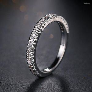 Bröllopsringar 2023 Small Row Diamond Fashion Simple Women's Ring mångsidig temperament Party Engagement Smycken