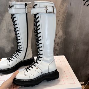 2023 Designer Tread boots Knights boots Cow leather lace-up boots Calfskin clasp waterproof non-slip outdoor boots Size36-40