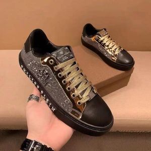 Luxury Royal Style Men Wedding Dress Shoes Skull head nightclub shoes Handmade Pattern Exotic Designer Italy Loafers Fashion Lace-up Casual sneakers