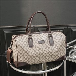 デザイナーダッフルバッグ高級男性女性の女性旅行袋レタープリントレザーハンドバッグ大容量ホールドロール
