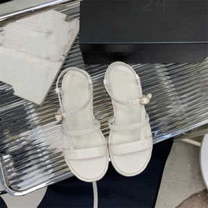 Summer Popular Women's Sandals 2023 Channel Fashion Luxury Branch Business Work Leisure Travel Letter Logo Women's High Heels Flat Shoes di uomini 05-03