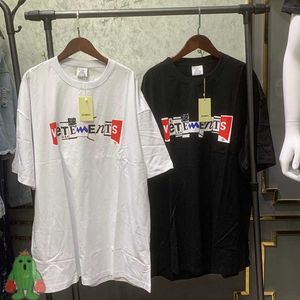 Mäns T-shirts Splice Letters Vetements T-shirt Högkvalitativ 100% bomullspar Kort ärm överdimensionerade VTM T-skjortor för manlig kvinnlig G230309