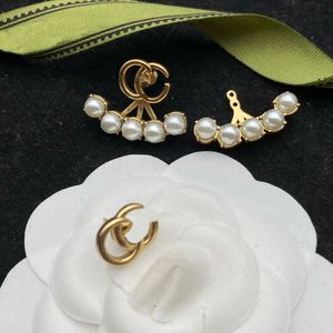 Orecchini di lusso con ciondolo a goccia con strass regolabili alla moda. Classico logo del marchio in ottone. orecchini firmati da donna. Gioielli firmati senior aretes