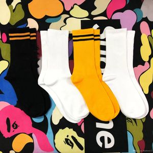 2023 Mens Fashion Socks Casual Cotton Breathable with 4 Colors Skateboard Hip Hop Sports Socks for Male N1