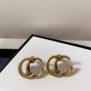 Роскошное очарование 18K золотые дизайнеры дизайнерские серьги дизайнерские буквы для ушных женщин Геометрическая серьга для свадебной вечеринки ювелирные аксессуары