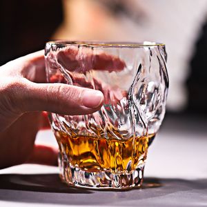Tumbler japanische unregelmäßige Falten Design Trinkglas Whisky Tumbler Whisky Brillen Baumstumpf Rinde Minderheit kreative Weinbecher Teetasse 230308