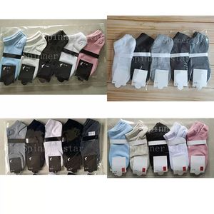 2023 Herr- och kvinnors strumpor mode Fyra säsonger Pure Cotton Ankle Short Socks Breattable Outdoor Leisure 5 Colors Short Socks N1