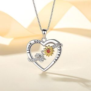 Pendanthalsband 2023 S925 Sterling Silver Creative Heart-Shaped Bee Honey Collection Lovely Love Fashion Accessories CLAVICLE CHAVICLE Kedja