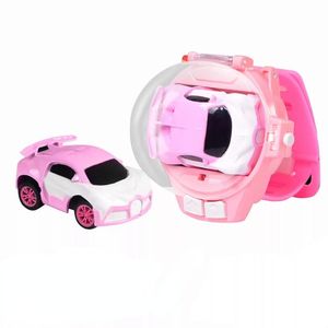 Kinderen kijken naar externe controle auto speelgoed mini elektrische auto met USB opladen mode cartoon speelgoed voor boy girl kinderdag cadeau
