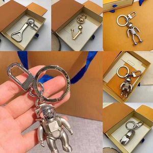 Luxury Designer Keychains Stainless Steel Key Chain Couple Keychain Fashion Bag Pendant Astronaut Car Key Buckle With Gift Box