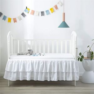 Sängkläder sätter två lager rufsade säng kjol barn baby crib säng kjol baby säng täcke couvre tänd hem sängkläder sängäcke sovrum sovrum 230309