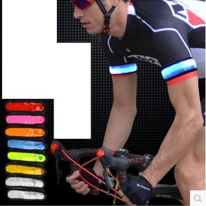 Ginocchiere Arrivo Braccio luminoso Cinghie da polso LED Glow Sicurezza Braccialetti da ciclismo Cinturino da corsa Bracciale lampeggiante Caviglia Bicicleta