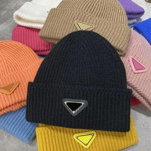 Designer masculino chapéu de inverno chapéu de inverno letra de cor sólida gorros -de -fábrica de goranias de gorro de capital de cashmere de caveira de caveira de cashmere de caveira