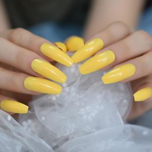 Falska naglar Långt glänsande ljusgul Fake Nail Summer Smooth Lively Coffin Simple Tips Manicure