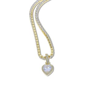 Girocolli girocolli ghiacciati Sparking Bling 5A Cubic Zirconia Cuore a forma di freccia Fascino Collana a catena da tennis per le donne Festa di nozze di moda