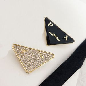 Designers Geometriska Diamantbroscher Lyxiga Dammärkeslogotyp Brosch Utsökt Design 18k guld Brosch Mode Rostfritt Stål Enfärgade Pins Kärlekspresenter Smycken