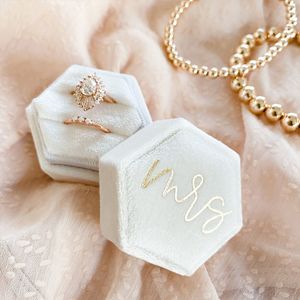 その他のイベントパーティーサプライズカスタムヘキサゴンベルベットリングボックス結婚式の婚約リングボックスベルベットリングディスプレイパーソナライズされたギフト230309のためのシングルダブルスロット