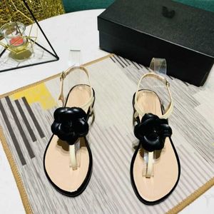 Tanga verão marca designer mulheres flip flops chinelo camélia moda sandálias de couro fivela de metal diamante estrela xadrez acolchoado grade sola senhoras sapatos casuais