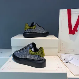 Masculino. Sapatos casuais clássicos femininos tênis de plataforma impressão de cartas multicolor